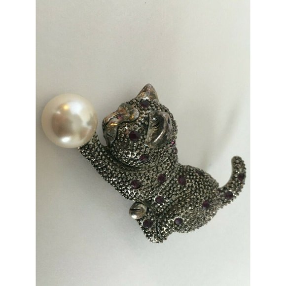 Cat Brooch Pin Faux Pearl Ball Silver Tone Playful Kitten Vtg Fashion Jewelry - Picture 4 of 6